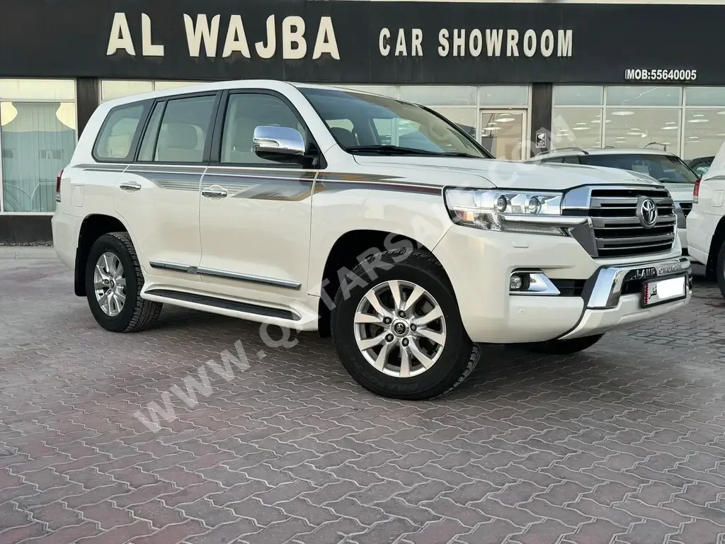 Toyota  Land Cruiser  GXR  2016  Automatic  137,000 Km  8 Cylinder  Four Wheel Drive (4WD)  SUV  White