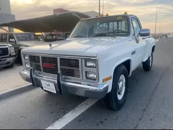 GMC  Sierra  1982  Manual  119,800 Km  8 Cylinder  Four Wheel Drive (4WD)  Pick Up  White