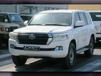  Toyota  Land Cruiser  GX  2017  Automatic  221,000 Km  6 Cylinder  Four Wheel Drive (4WD)  SUV  White  With Warranty