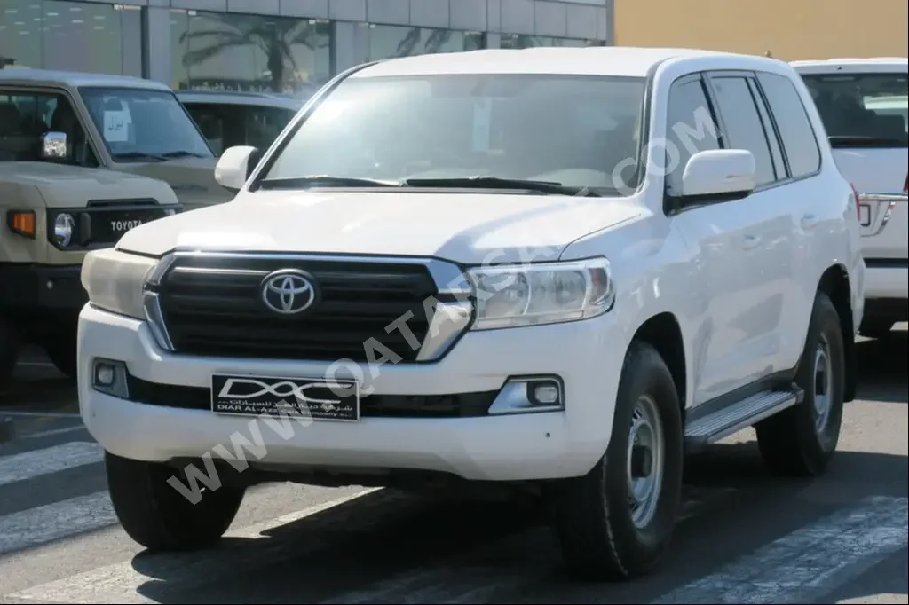  Toyota  Land Cruiser  GX  2017  Automatic  221,000 Km  6 Cylinder  Four Wheel Drive (4WD)  SUV  White  With Warranty