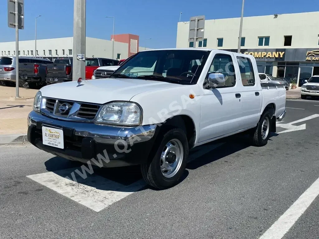 Nissan  Pickup  2016  Manual  400,000 Km  4 Cylinder  Rear Wheel Drive (RWD)  Pick Up  White