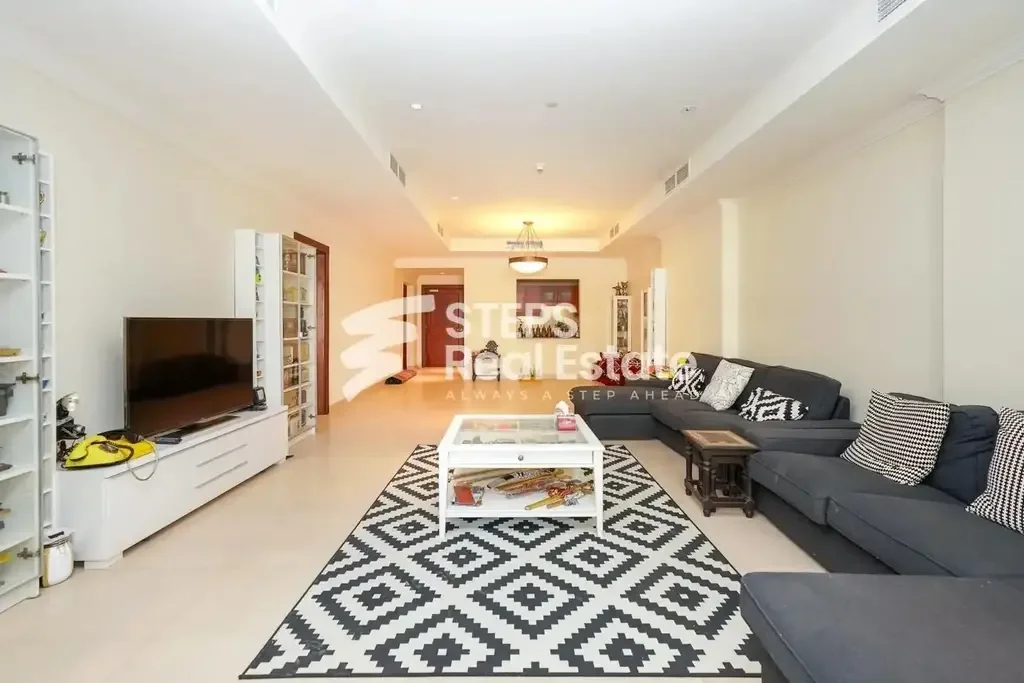 1 Bedrooms  Apartment  For Sale  Doha -  The Pearl  Semi Furnished