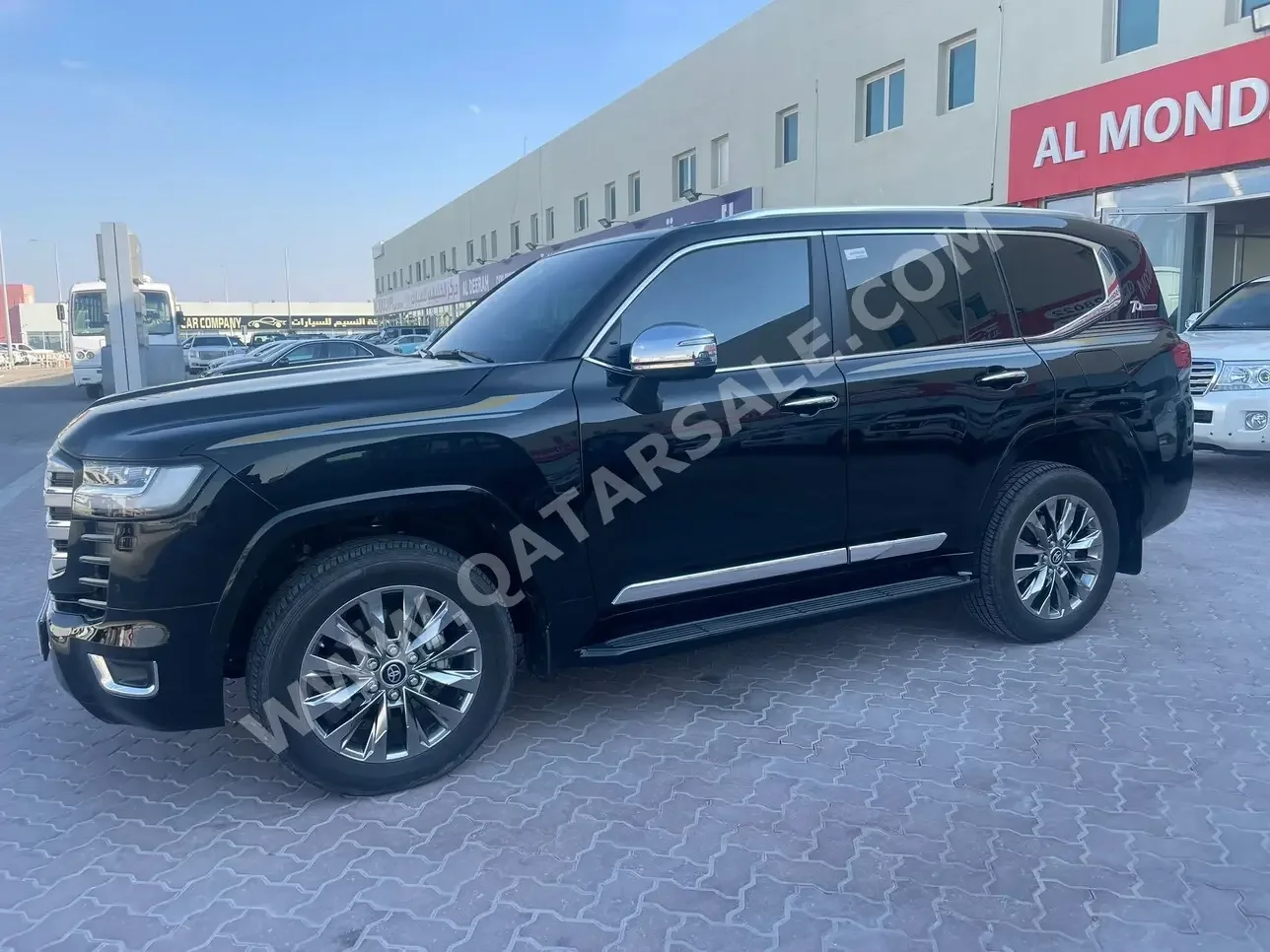 Toyota  Land Cruiser  VXR Twin Turbo  2022  Automatic  28,000 Km  6 Cylinder  Four Wheel Drive (4WD)  SUV  Black  With Warranty