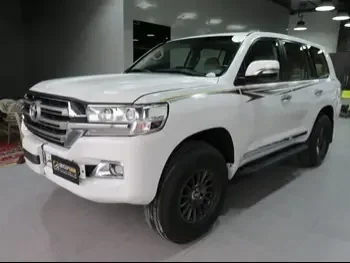 Toyota  Land Cruiser  GXR  2018  Automatic  200,000 Km  8 Cylinder  Four Wheel Drive (4WD)  SUV  White