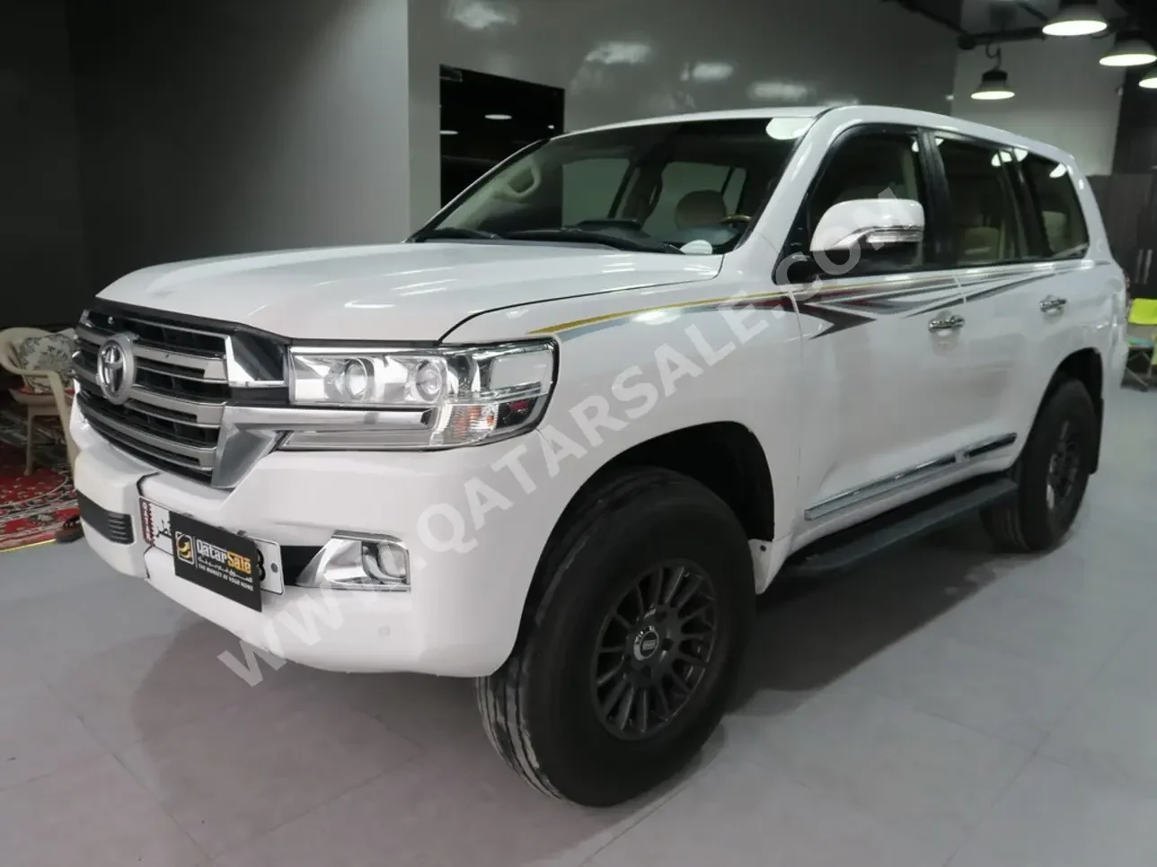 Toyota  Land Cruiser  GXR  2018  Automatic  200,000 Km  8 Cylinder  Four Wheel Drive (4WD)  SUV  White