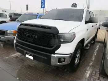 Toyota  Tundra  TRD  2016  Automatic  102,000 Km  8 Cylinder  Four Wheel Drive (4WD)  Pick Up  White