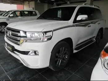 Toyota  Land Cruiser  VXS  2016  Automatic  258,000 Km  8 Cylinder  Four Wheel Drive (4WD)  SUV  White