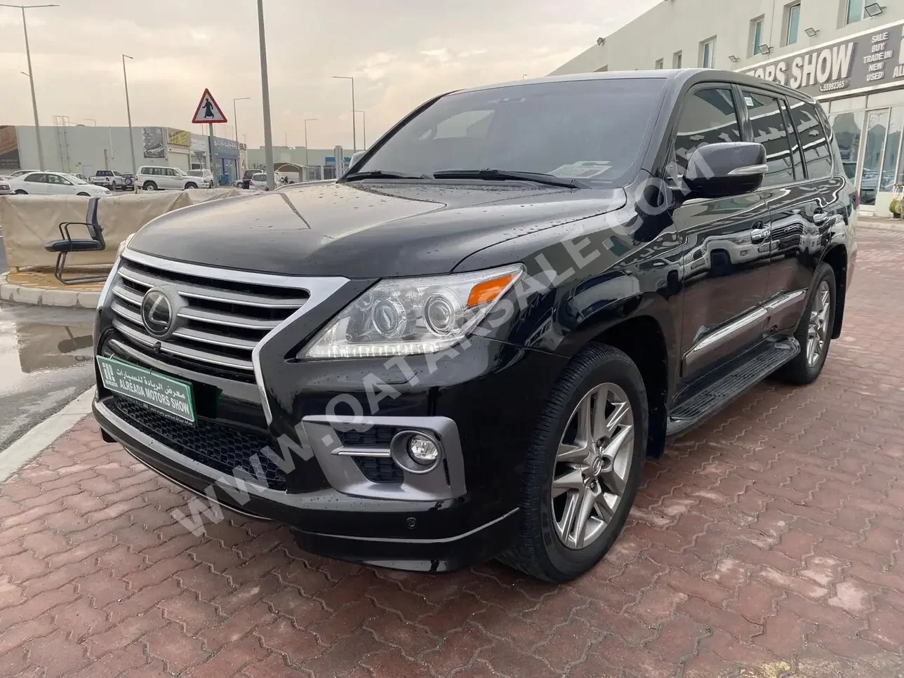 Lexus  LX  570  2013  Automatic  199,000 Km  8 Cylinder  Four Wheel Drive (4WD)  SUV  Black