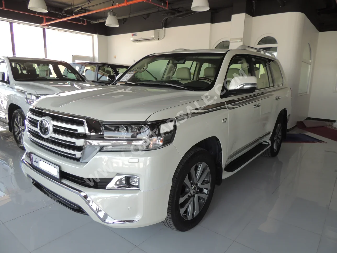 Toyota  Land Cruiser  VXR White Edition  2018  Automatic  127,000 Km  8 Cylinder  Four Wheel Drive (4WD)  SUV  White