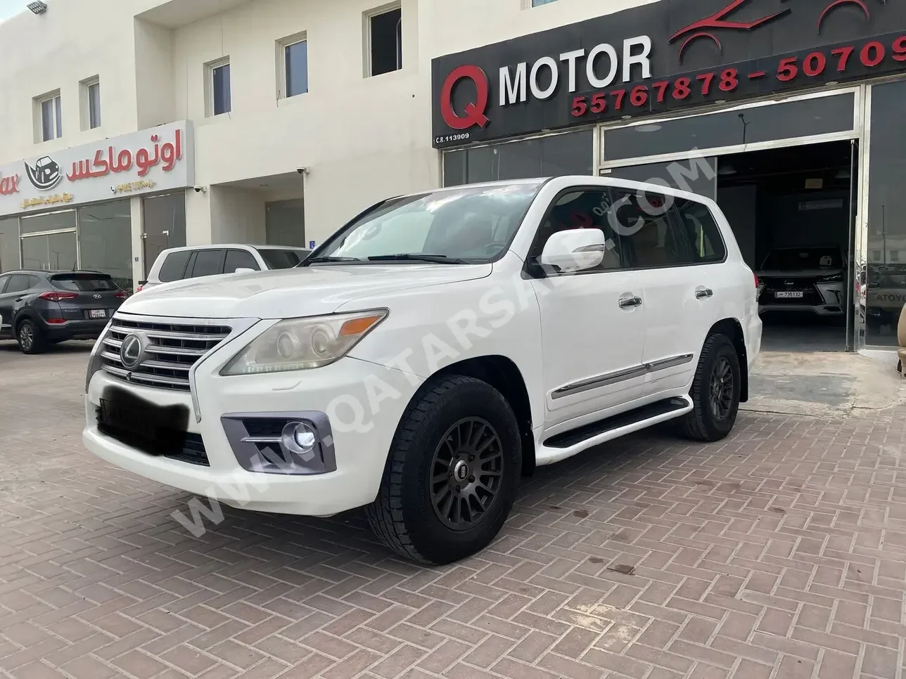 Lexus  LX  570  2014  Automatic  453,000 Km  8 Cylinder  Four Wheel Drive (4WD)  SUV  White