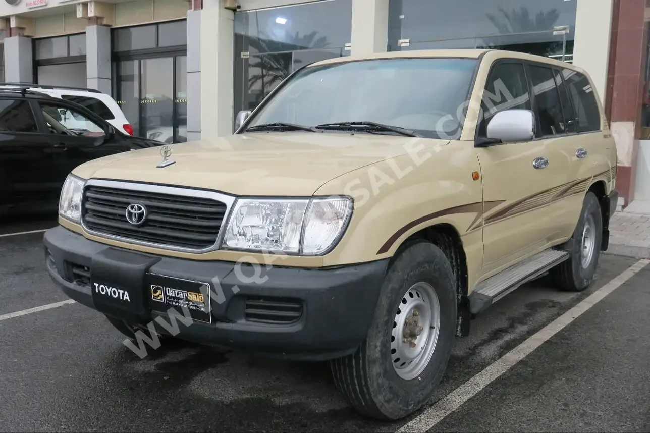 Toyota  Land Cruiser  GX  2002  Automatic  300,000 Km  6 Cylinder  Four Wheel Drive (4WD)  SUV  Beige