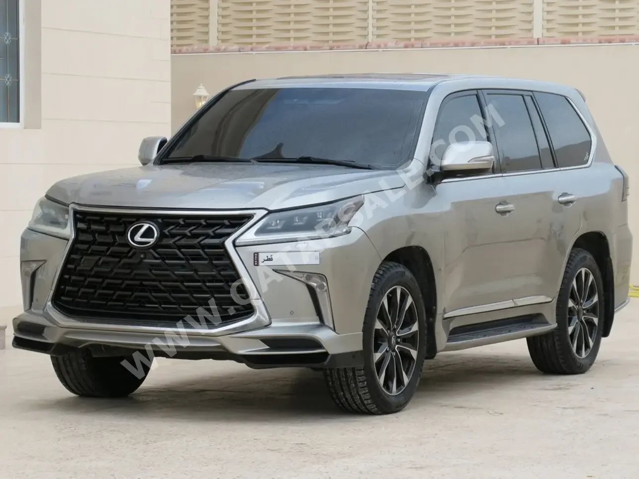 Lexus  LX  570  2016  Automatic  196,000 Km  8 Cylinder  Four Wheel Drive (4WD)  SUV  Sonic Titanium