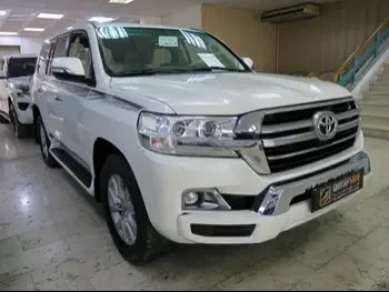 Toyota  Land Cruiser  GXR  2019  Automatic  197,000 Km  8 Cylinder  Four Wheel Drive (4WD)  SUV  White