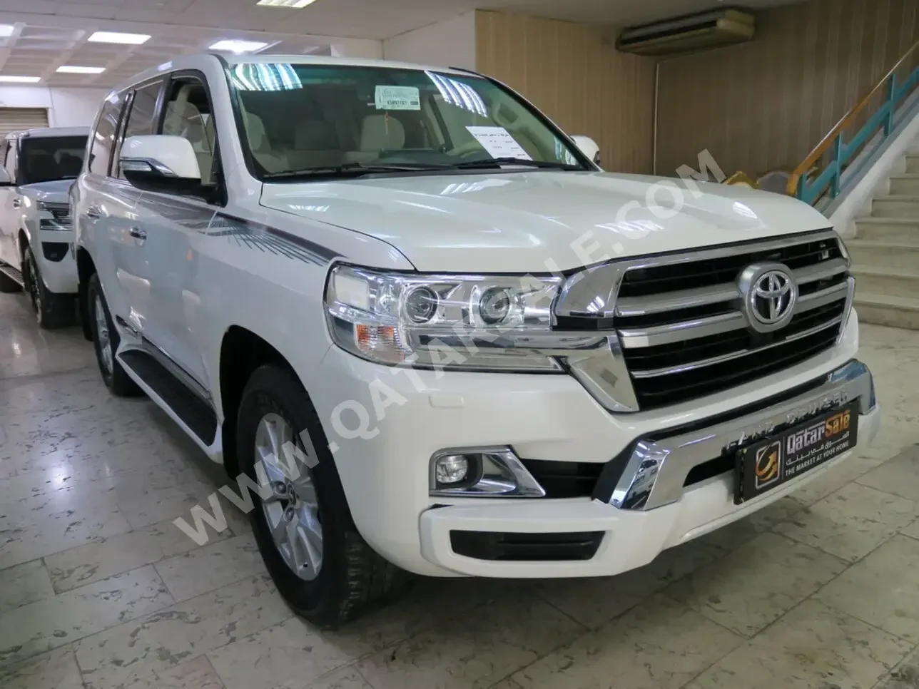 Toyota  Land Cruiser  GXR  2019  Automatic  197,000 Km  8 Cylinder  Four Wheel Drive (4WD)  SUV  White