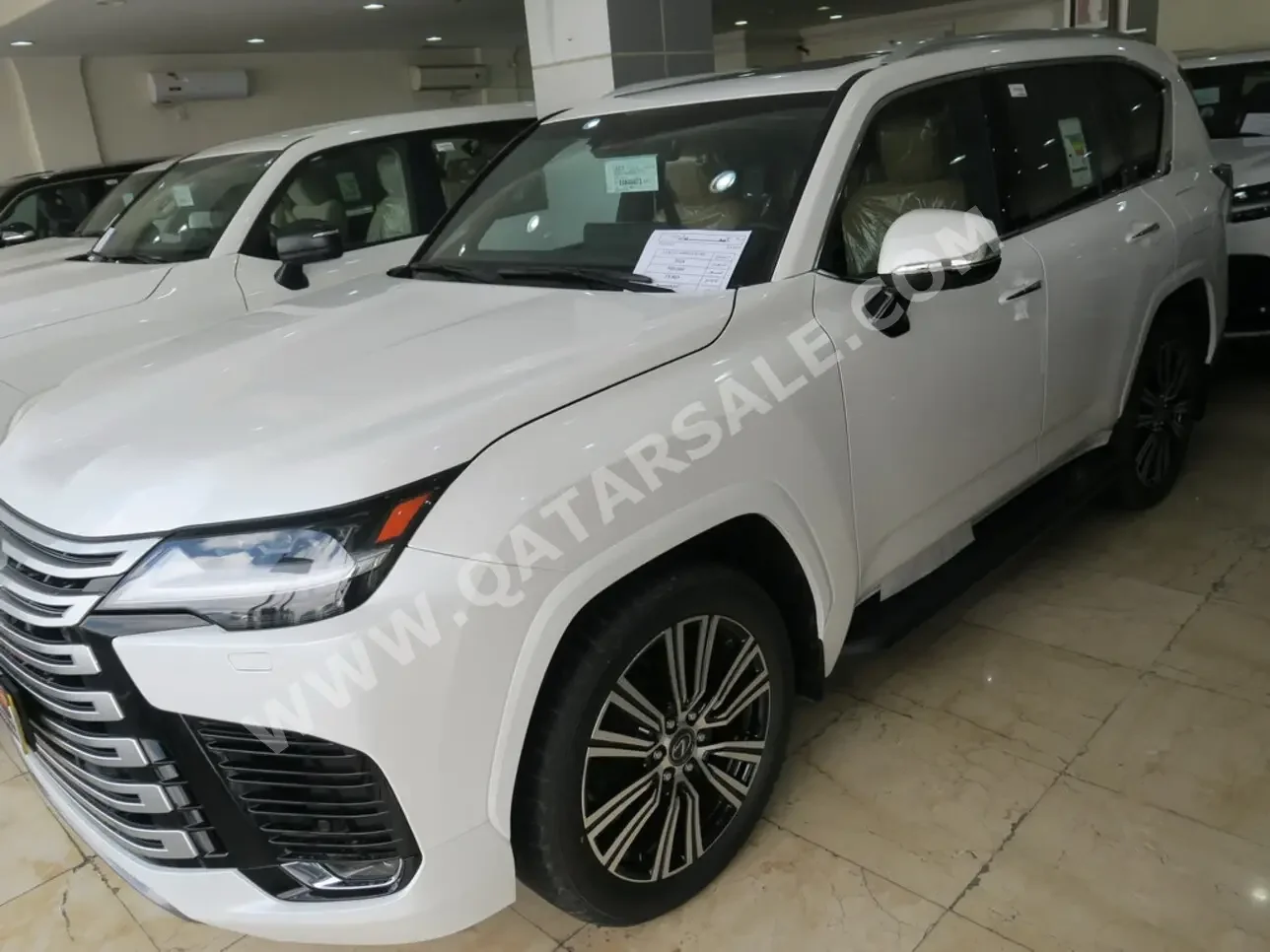  Lexus  LX  600 Luxury  2025  Automatic  0 Km  6 Cylinder  Four Wheel Drive (4WD)  SUV  White  With Warranty