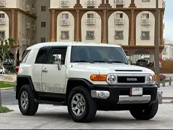 Toyota  FJ Cruiser  2022  Automatic  22,000 Km  6 Cylinder  Four Wheel Drive (4WD)  SUV  White  With Warranty