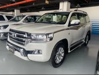 Toyota  Land Cruiser  VXR  2016  Automatic  129,000 Km  8 Cylinder  Four Wheel Drive (4WD)  SUV  White