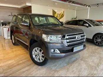 Toyota  Land Cruiser  GXR  2017  Automatic  204,000 Km  6 Cylinder  Four Wheel Drive (4WD)  SUV  Gray