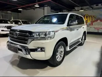 Toyota  Land Cruiser  GXR  2016  Automatic  202,000 Km  8 Cylinder  Four Wheel Drive (4WD)  SUV  White