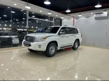 Toyota  Land Cruiser  VXR  2014  Automatic  362,000 Km  8 Cylinder  Four Wheel Drive (4WD)  SUV  White