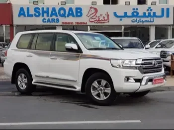 Toyota  Land Cruiser  GXR  2016  Automatic  277,000 Km  8 Cylinder  Four Wheel Drive (4WD)  SUV  White