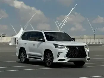 Lexus  LX  570 S  2017  Automatic  308,000 Km  8 Cylinder  Four Wheel Drive (4WD)  SUV  White