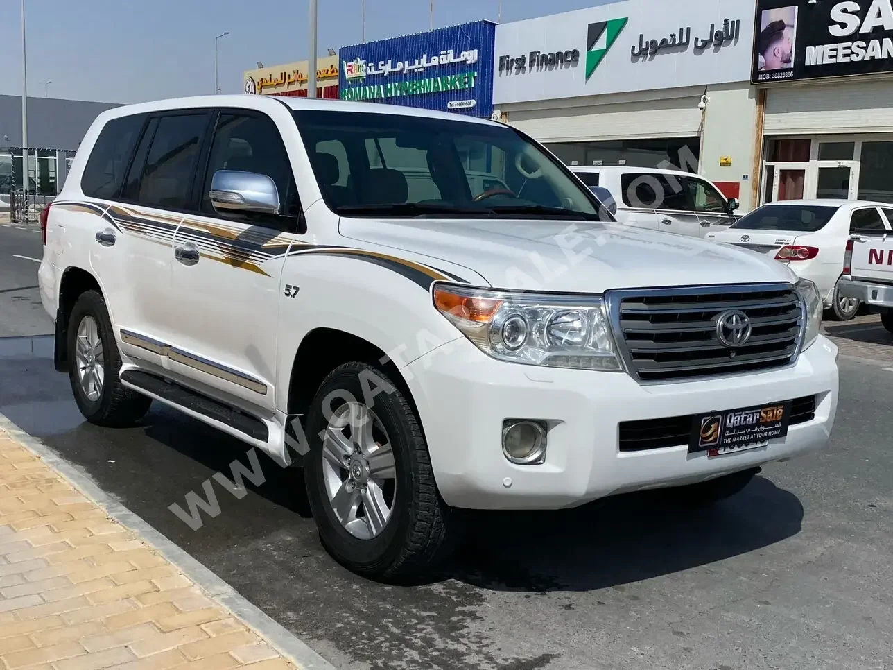 Toyota  Land Cruiser  VXR  2015  Automatic  399,000 Km  8 Cylinder  Four Wheel Drive (4WD)  SUV  White