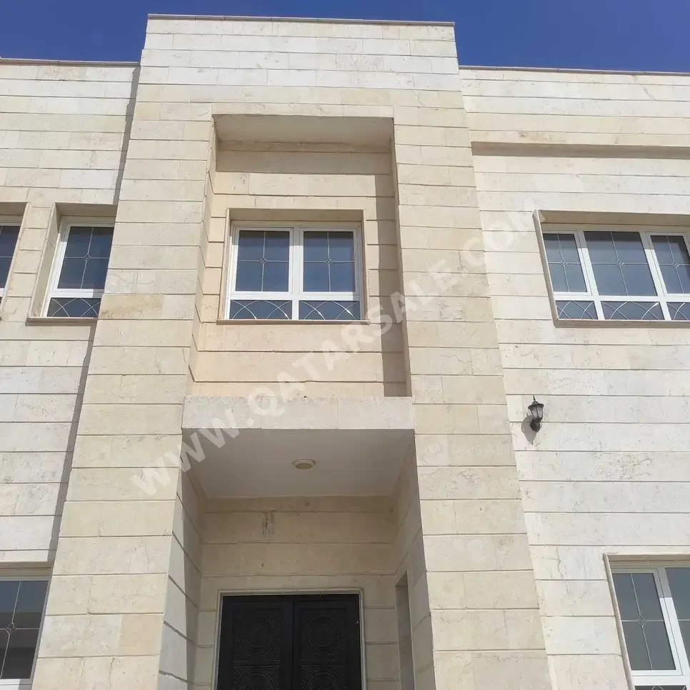 Family Residential  Not Furnished  Al Daayen  Umm Qarn  6 Bedrooms