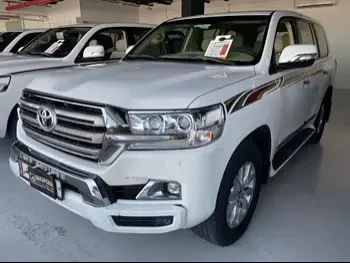 Toyota  Land Cruiser  VXR  2017  Automatic  312,000 Km  8 Cylinder  Four Wheel Drive (4WD)  SUV  White