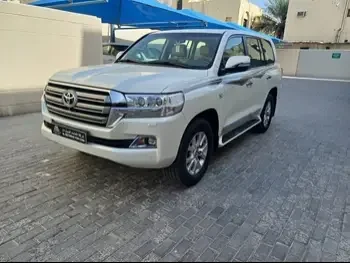 Toyota  Land Cruiser  VXR  2016  Automatic  199,000 Km  8 Cylinder  Four Wheel Drive (4WD)  SUV  White