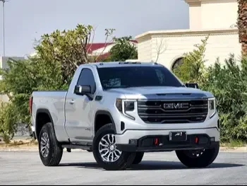  GMC  Sierra  AT4  2022  Automatic  22,000 Km  8 Cylinder  Four Wheel Drive (4WD)  Pick Up  Silver  With Warranty