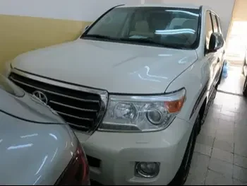 Toyota  Land Cruiser  GXR  2013  Automatic  237,000 Km  8 Cylinder  Four Wheel Drive (4WD)  SUV  White