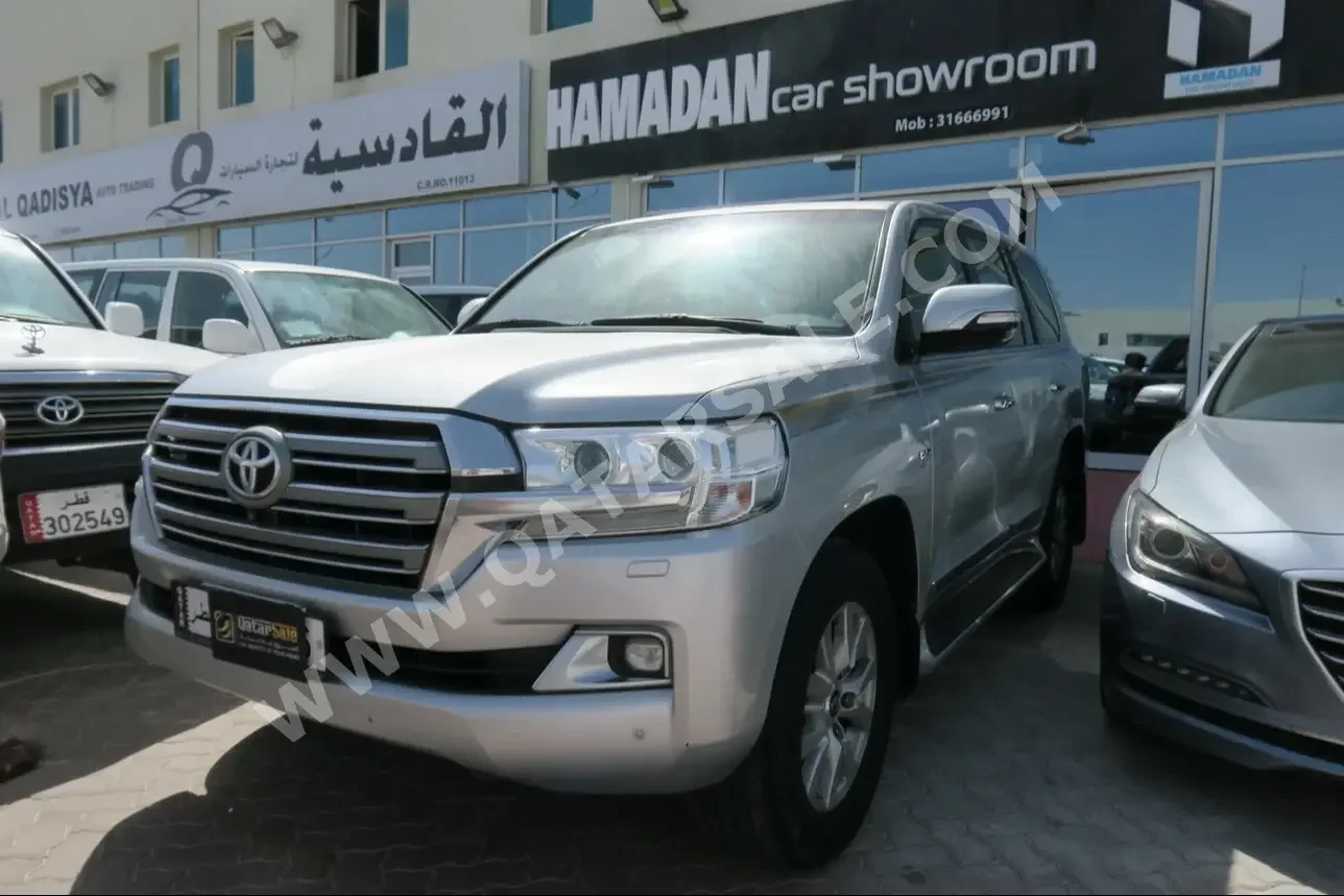 Toyota  Land Cruiser  VXR  2020  Automatic  225,000 Km  8 Cylinder  Four Wheel Drive (4WD)  SUV  Silver