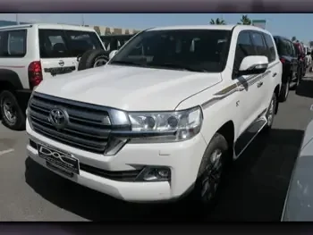 Toyota  Land Cruiser  VXR  2018  Automatic  260,000 Km  8 Cylinder  Four Wheel Drive (4WD)  SUV  White