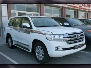 Toyota  Land Cruiser  GXR  2016  Automatic  301,000 Km  8 Cylinder  Four Wheel Drive (4WD)  SUV  White