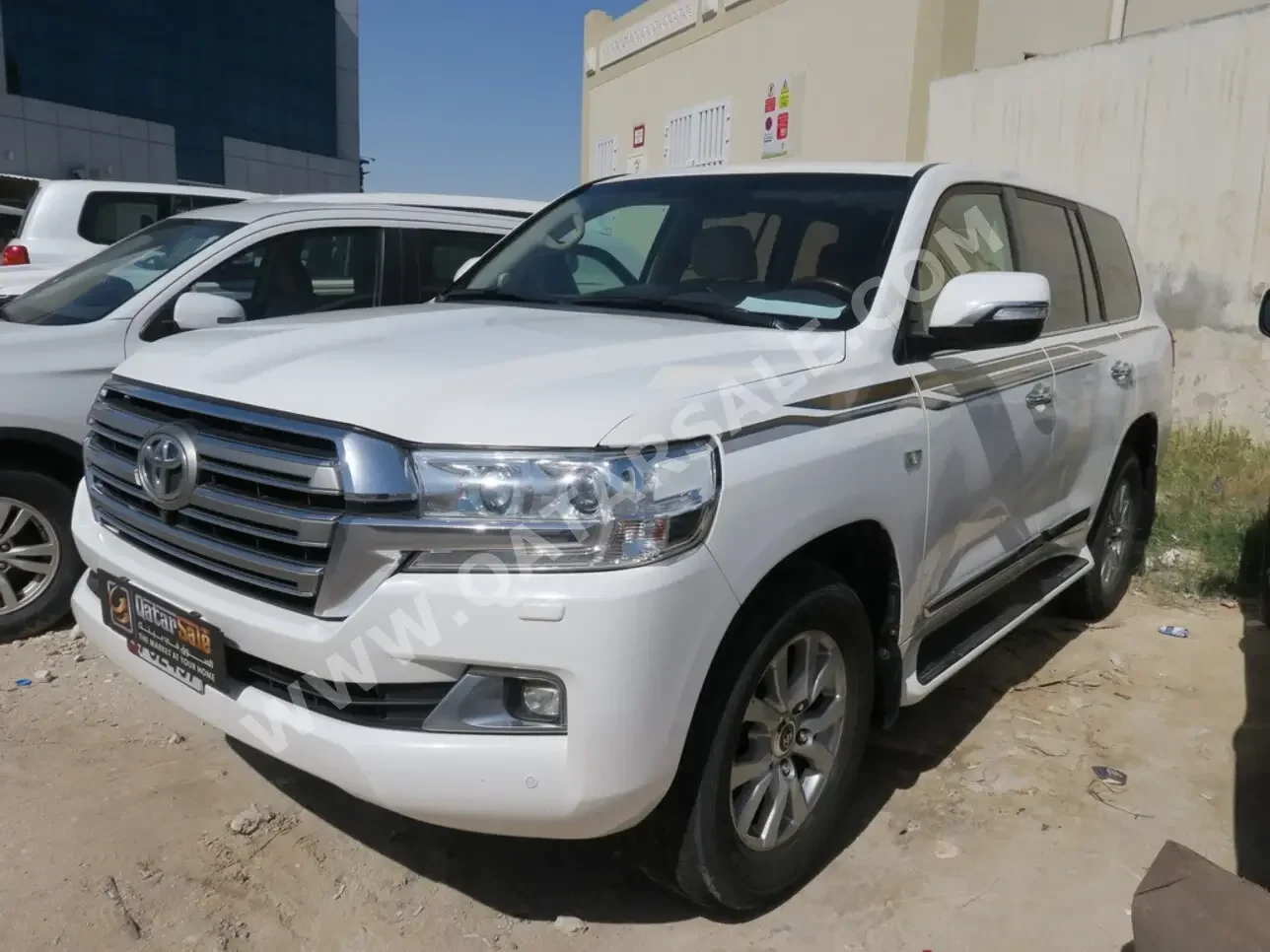 Toyota  Land Cruiser  VXR  2016  Automatic  249,000 Km  8 Cylinder  Four Wheel Drive (4WD)  SUV  White