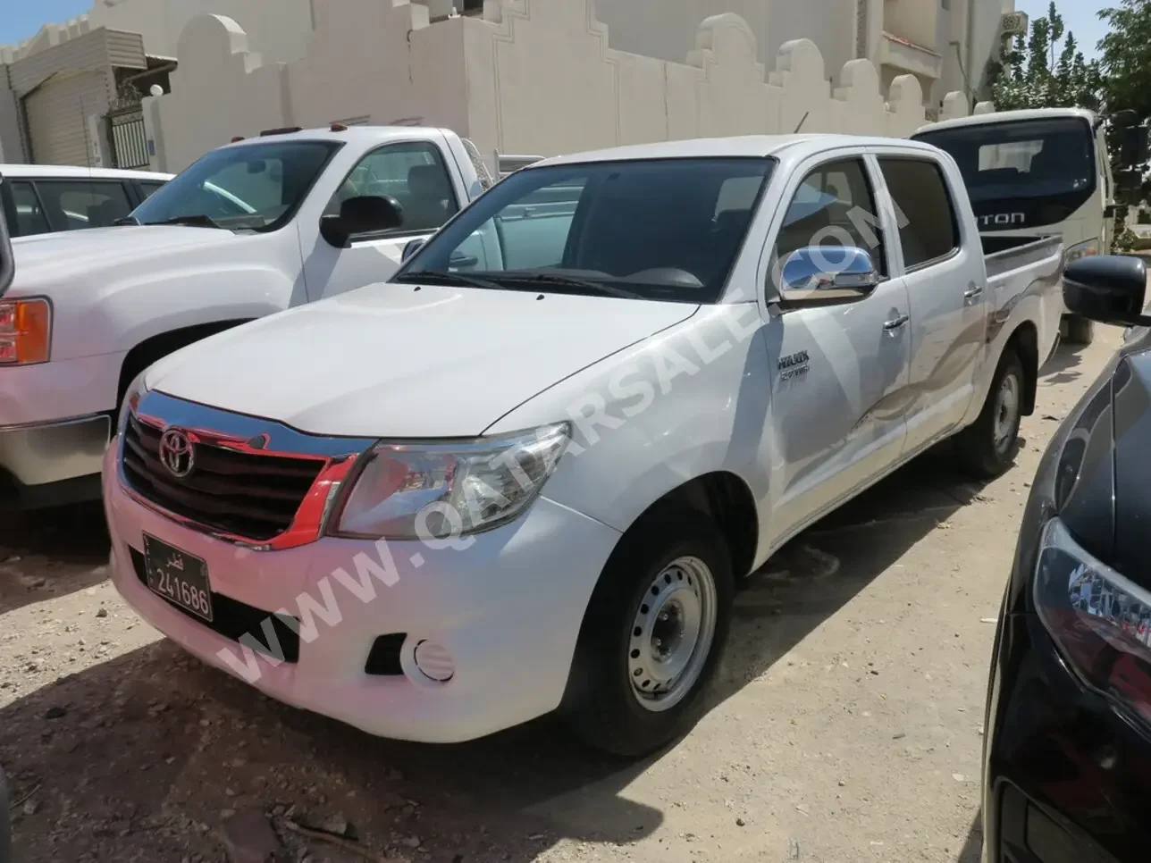 Toyota  Hilux  2013  Manual  246,000 Km  4 Cylinder  Four Wheel Drive (4WD)  Pick Up  White