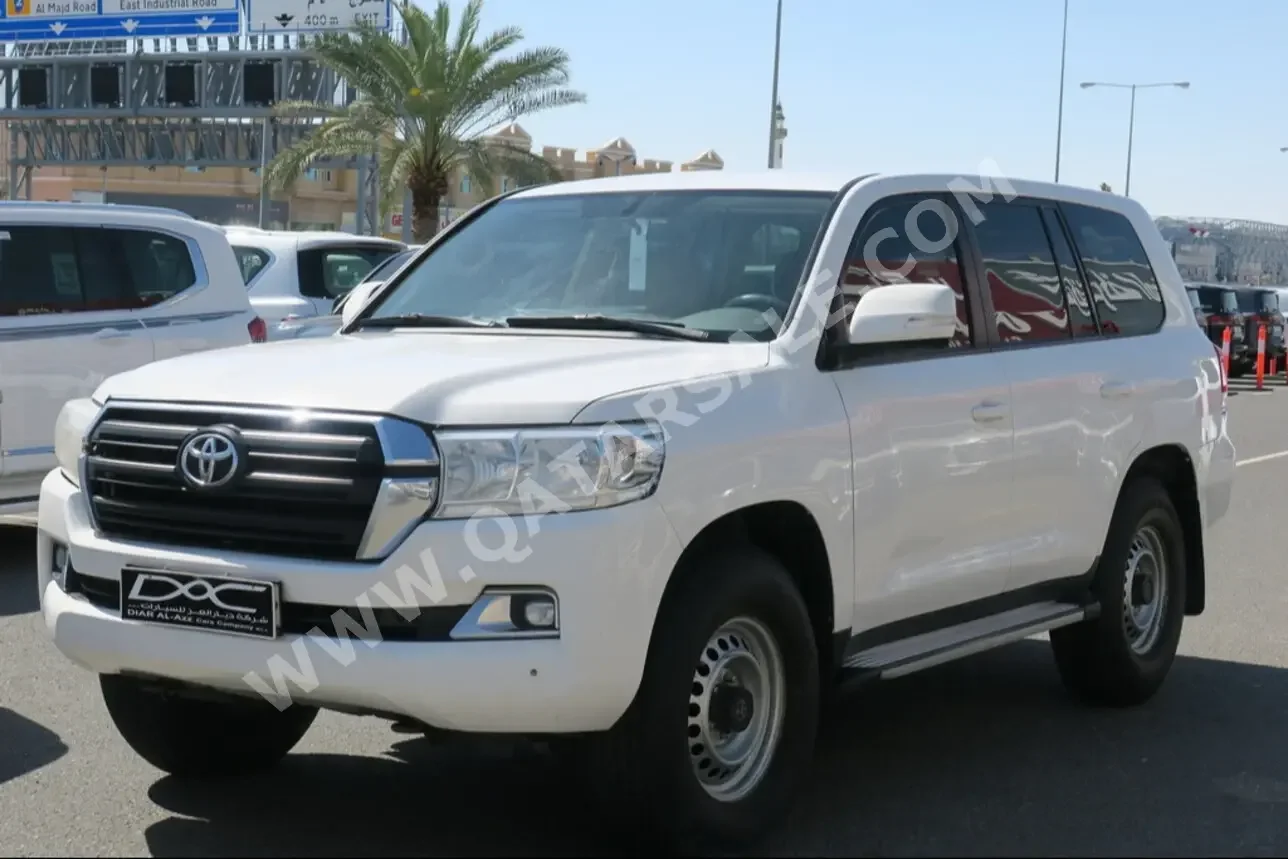 Toyota  Land Cruiser  GX  2017  Automatic  221,000 Km  6 Cylinder  Four Wheel Drive (4WD)  SUV  White