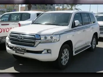  Toyota  Land Cruiser  VXR  2018  Automatic  260,000 Km  8 Cylinder  Four Wheel Drive (4WD)  SUV  White  With Warranty