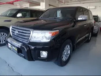 Toyota  Land Cruiser  GXR  2014  Automatic  218,000 Km  8 Cylinder  Four Wheel Drive (4WD)  SUV  Black