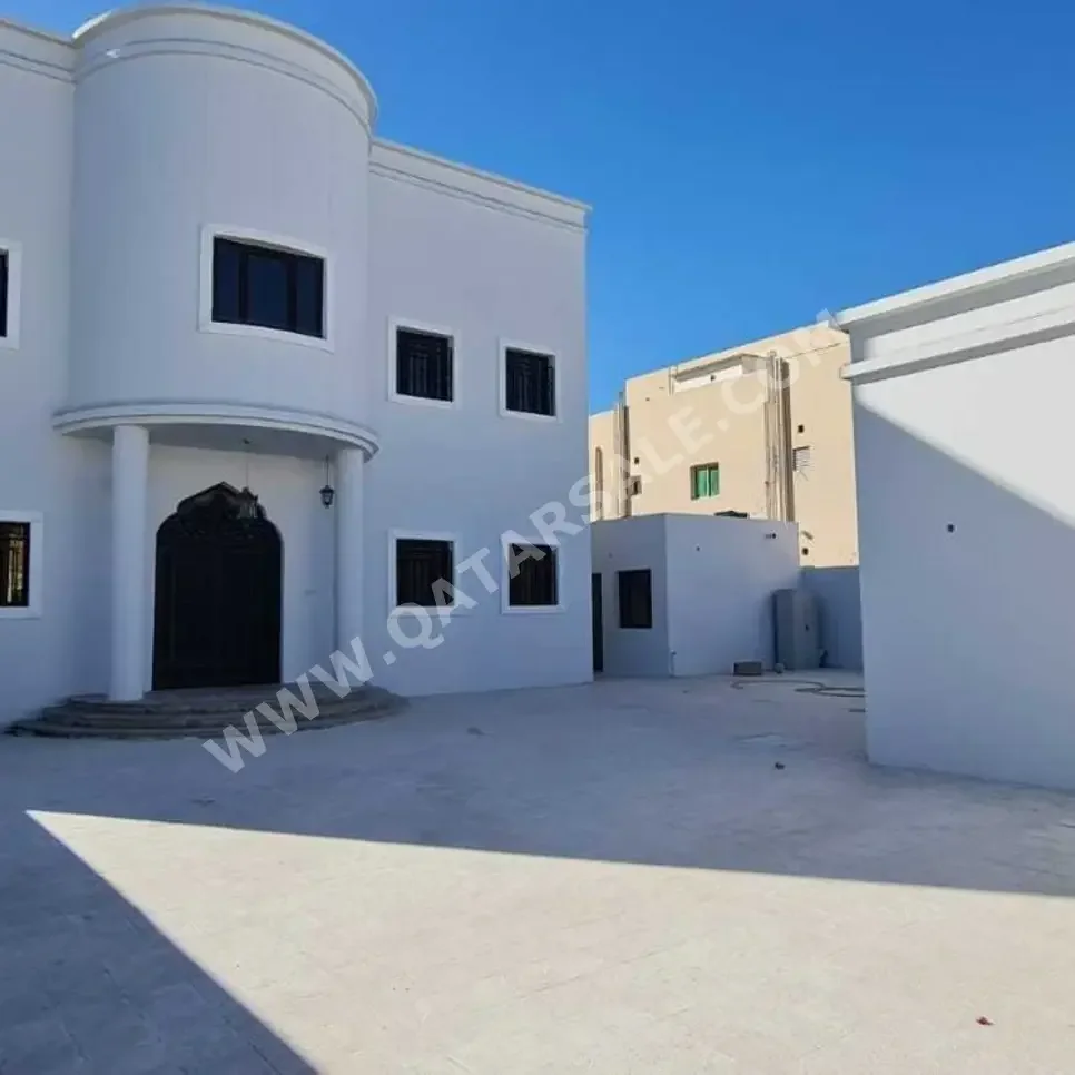 Family Residential  - Not Furnished  - Doha  - Al Dafna  - 6 Bedrooms