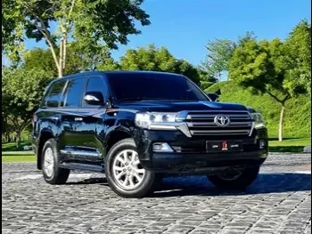  Toyota  Land Cruiser  GXR  2018  Automatic  178,000 Km  8 Cylinder  Four Wheel Drive (4WD)  SUV  Black  With Warranty