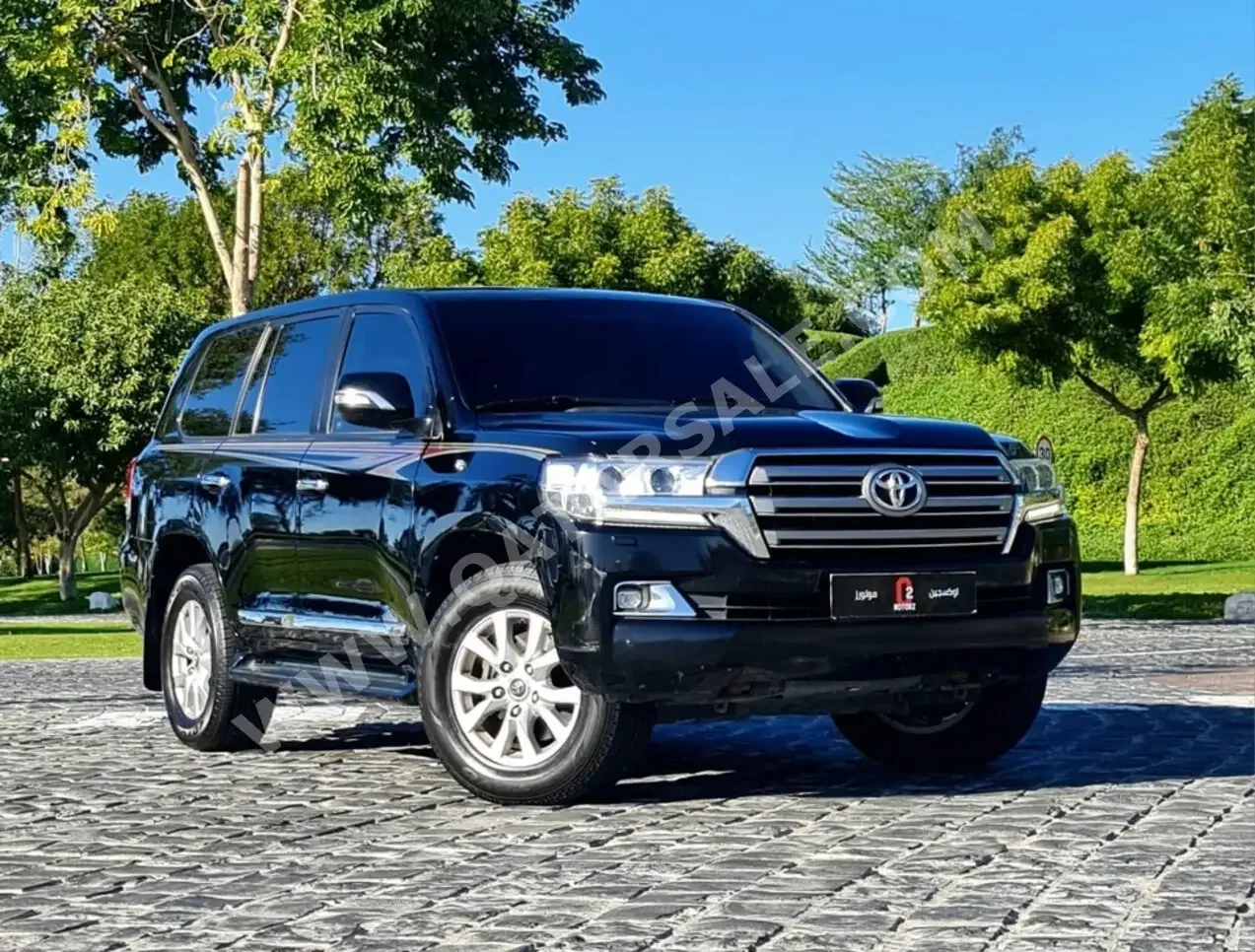  Toyota  Land Cruiser  GXR  2018  Automatic  178,000 Km  8 Cylinder  Four Wheel Drive (4WD)  SUV  Black  With Warranty