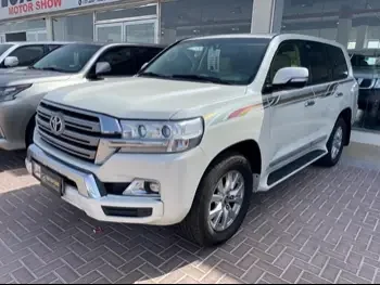 Toyota  Land Cruiser  GXR  2017  Automatic  156,000 Km  8 Cylinder  Four Wheel Drive (4WD)  SUV  White