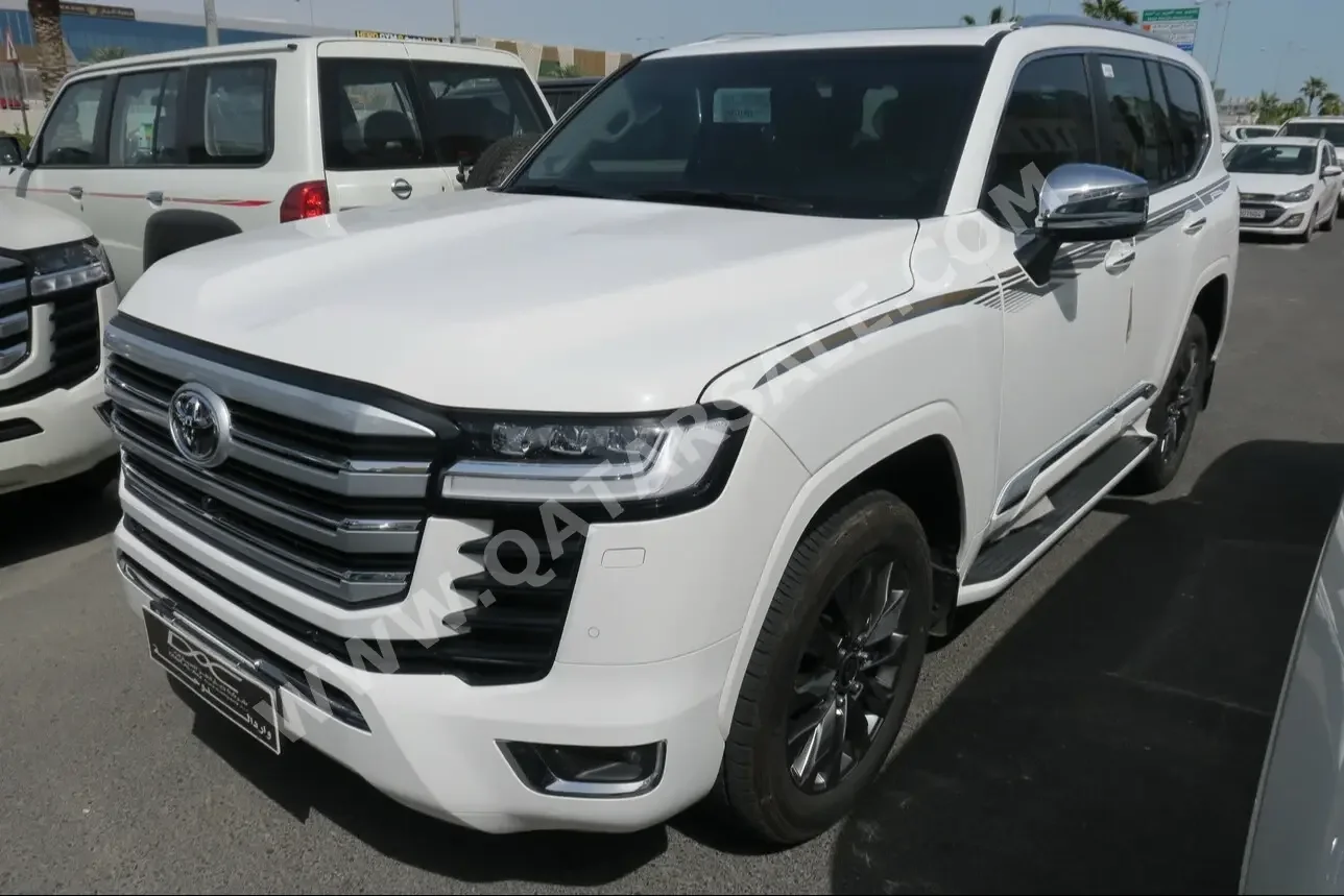 Toyota  Land Cruiser  VX Twin Turbo  2023  Automatic  8,000 Km  6 Cylinder  Four Wheel Drive (4WD)  SUV  White  With Warranty