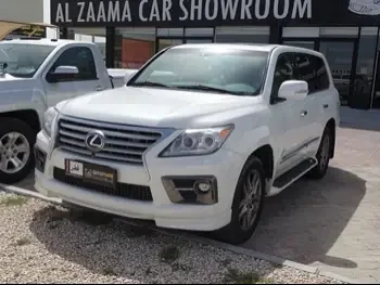 Lexus  LX  570  2013  Automatic  200,000 Km  8 Cylinder  Four Wheel Drive (4WD)  SUV  White  With Warranty