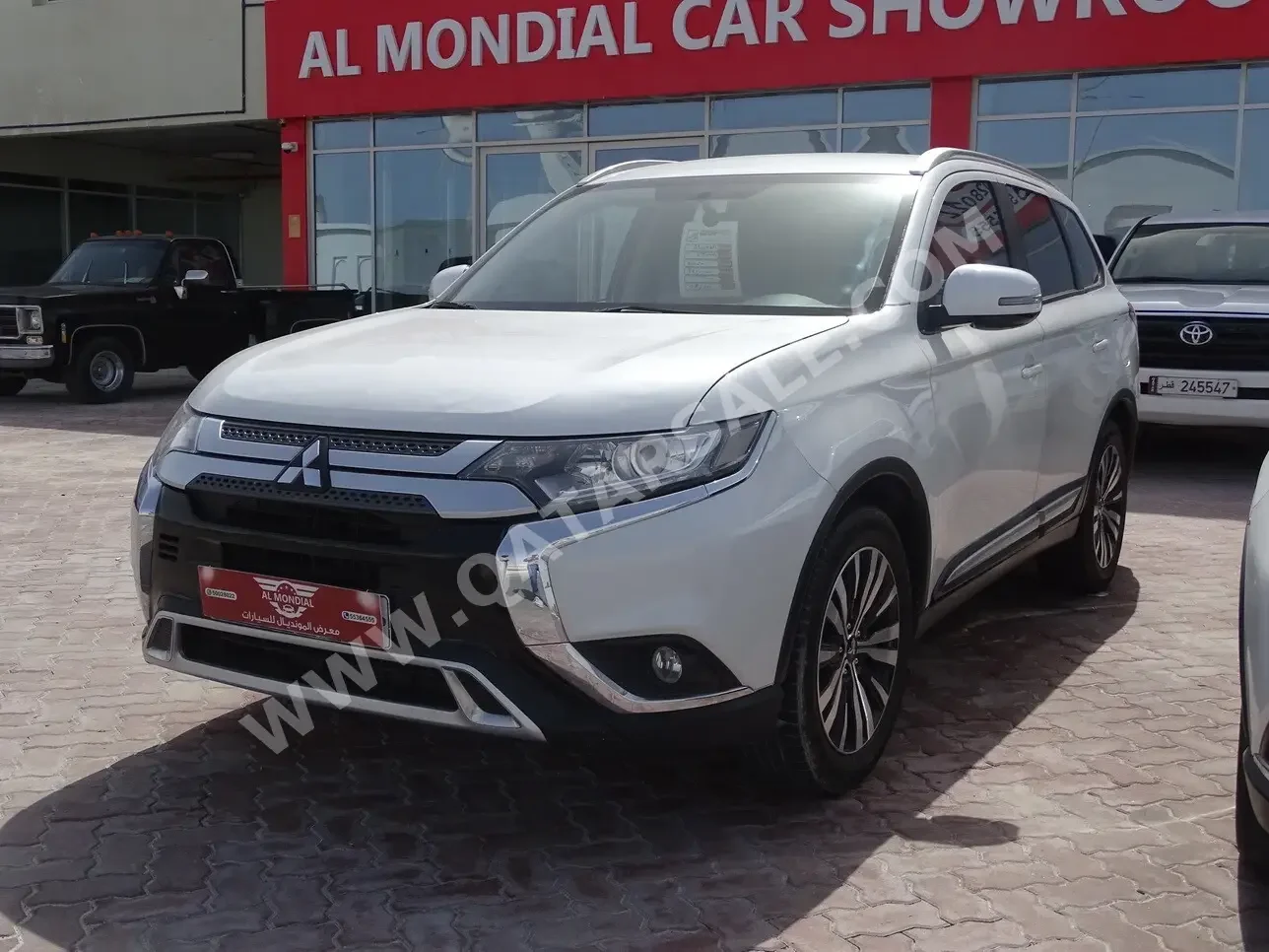 Mitsubishi  Outlander  2020  Automatic  140,000 Km  4 Cylinder  Four Wheel Drive (4WD)  SUV  White