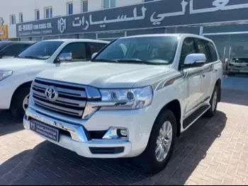 Toyota  Land Cruiser  GXR  2017  Automatic  220,000 Km  8 Cylinder  Four Wheel Drive (4WD)  SUV  White