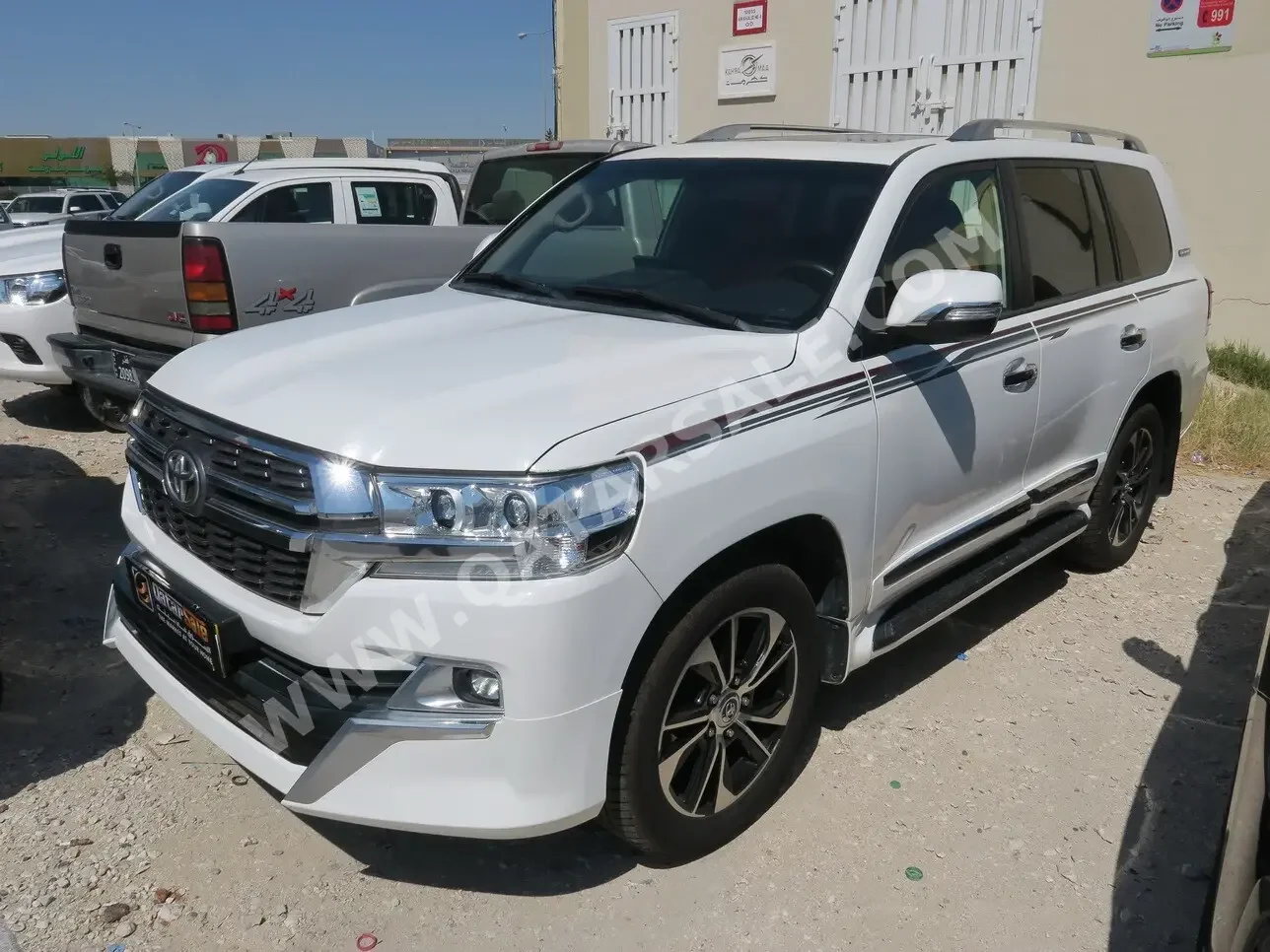 Toyota  Land Cruiser  GXR  2011  Automatic  433,000 Km  8 Cylinder  Four Wheel Drive (4WD)  SUV  White