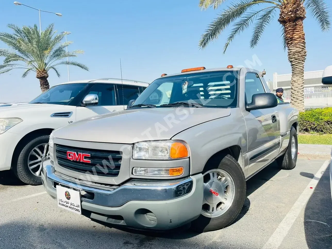 GMC  Sierra  2005  Manual  82,000 Km  8 Cylinder  Four Wheel Drive (4WD)  Pick Up  Silver